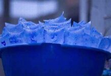 Conakry : L’interdiction des sachets plastiques fait flamber le prix de l’eau minérale, les citoyens sous pression